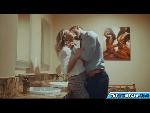 ❤️ Wenn eine vollbusige Blondine dich in einer öffentlichen Toilette verführt ️❌ Super porn bei porn de.hellporno-com.ru
